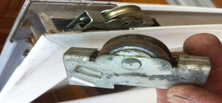 screen door roller repair in Brentwood